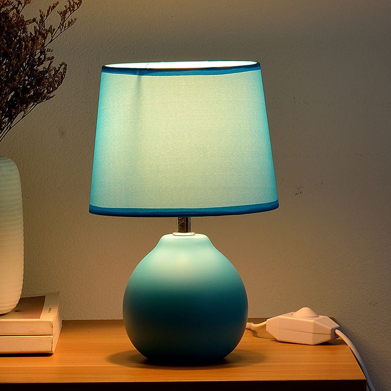 Nordic Minimalist Bedside Lamp – Soft Ambient Glow