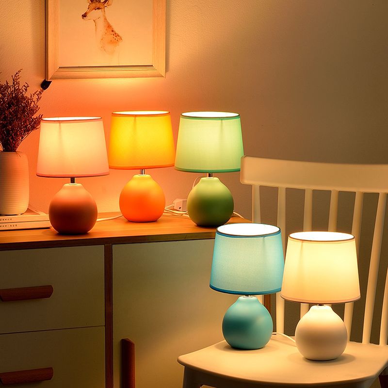 Nordic Minimalist Bedside Lamp – Soft Ambient Glow